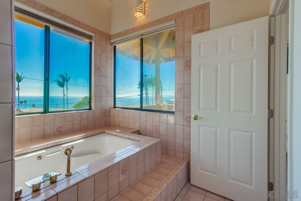 Detail Gallery Image 23 of 45 For 1145  La Jolla Rancho Road, La Jolla,  CA 92037 - 4 Beds | 4 Baths