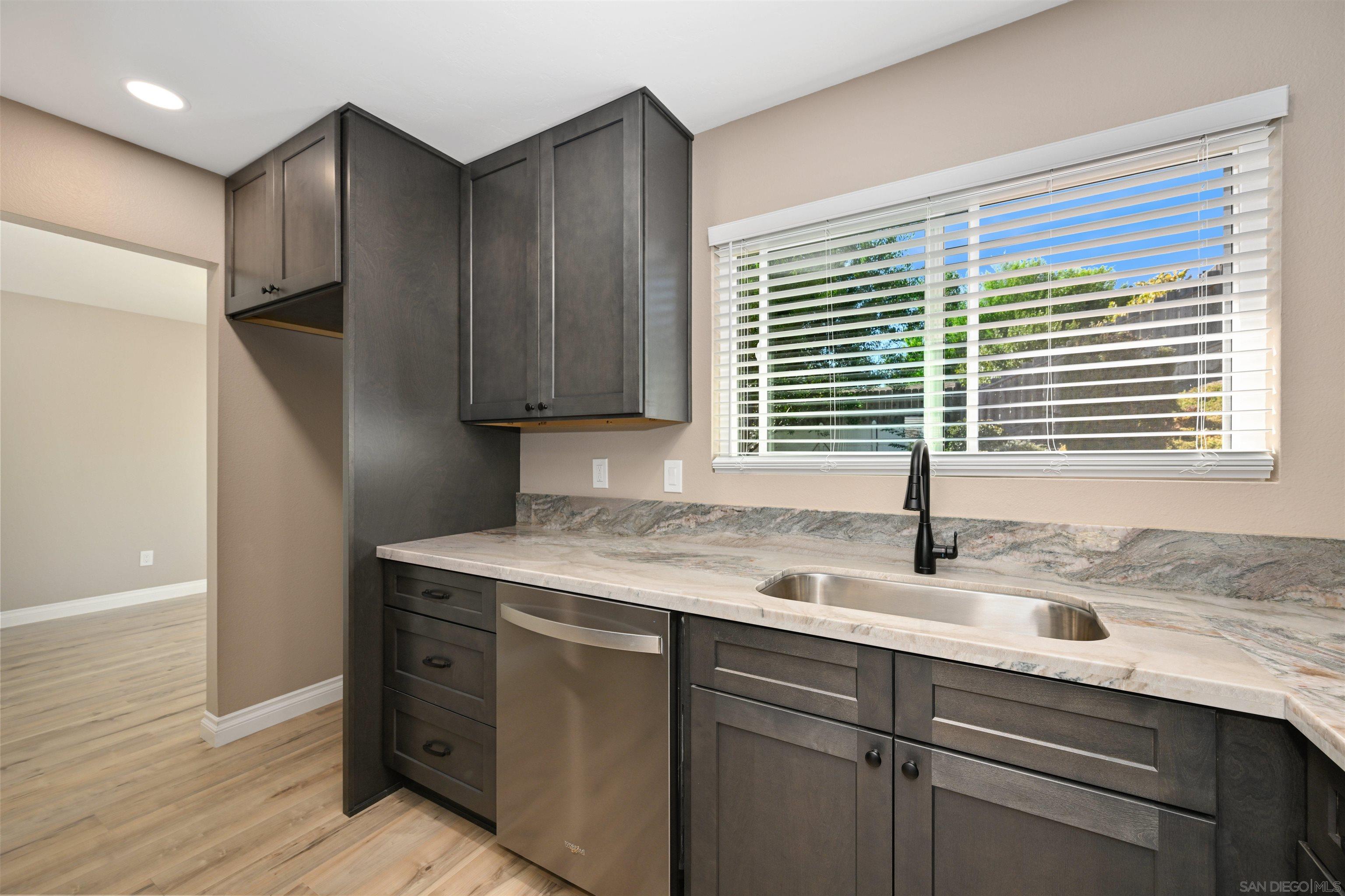 Detail Gallery Image 6 of 16 For 4758  Westridge Dr, Oceanside,  CA 92056 - 2 Beds | 1 Baths