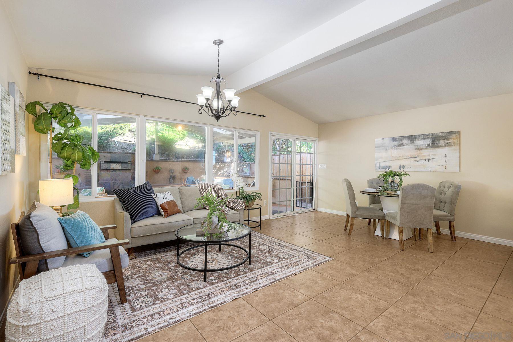 Detail Gallery Image 12 of 42 For 2935  Lloyd St, San Diego,  CA 92117 - 4 Beds | 3/1 Baths