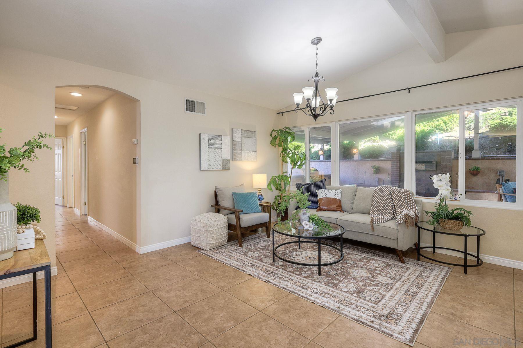 Detail Gallery Image 13 of 42 For 2935  Lloyd St, San Diego,  CA 92117 - 4 Beds | 3/1 Baths