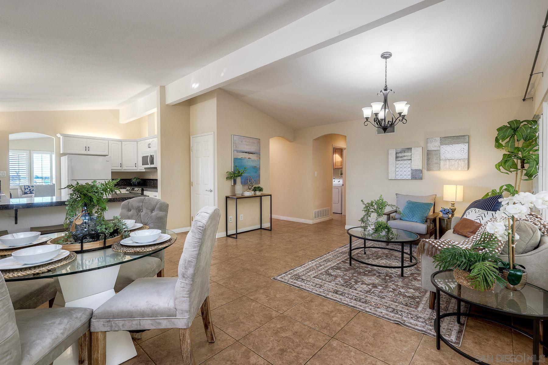 Detail Gallery Image 14 of 42 For 2935  Lloyd St, San Diego,  CA 92117 - 4 Beds | 3/1 Baths