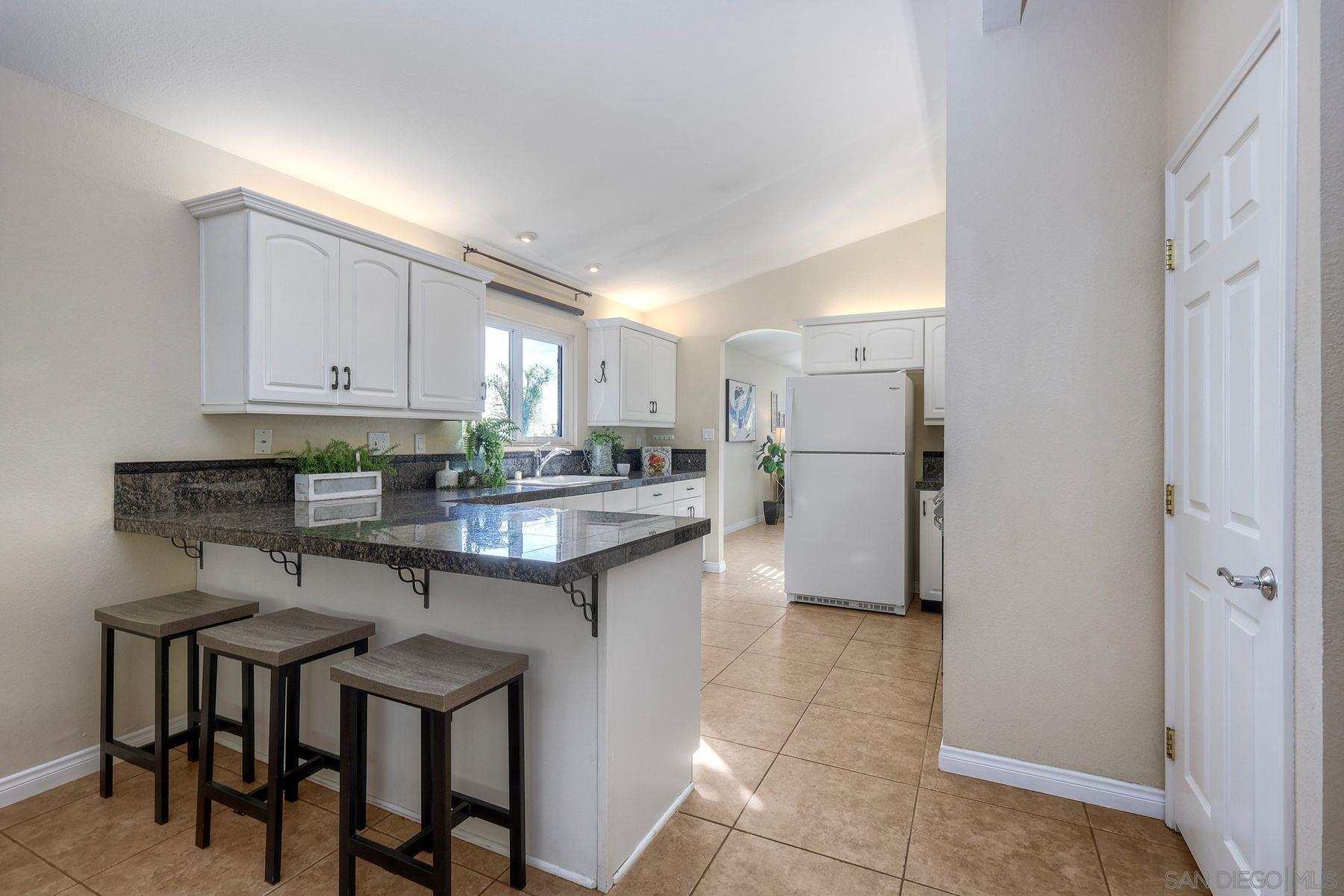 Detail Gallery Image 15 of 42 For 2935  Lloyd St, San Diego,  CA 92117 - 4 Beds | 3/1 Baths