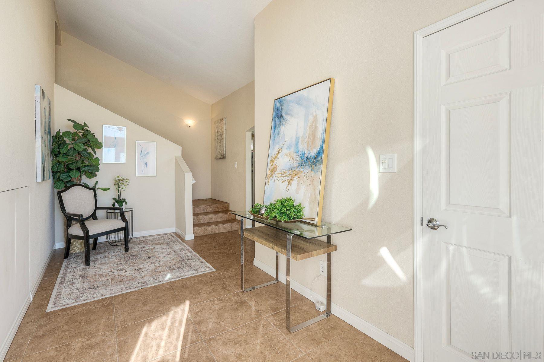 Detail Gallery Image 4 of 42 For 2935  Lloyd St, San Diego,  CA 92117 - 4 Beds | 3/1 Baths