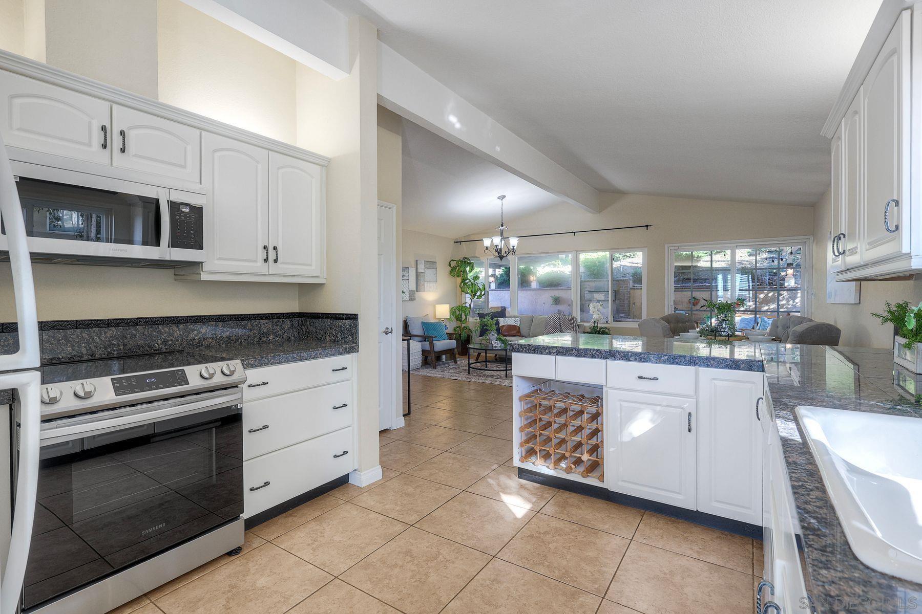 Detail Gallery Image 9 of 42 For 2935  Lloyd St, San Diego,  CA 92117 - 4 Beds | 3/1 Baths