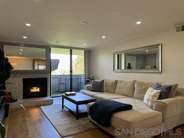 Detail Gallery Image 6 of 21 For 750  State St  #325,  San Diego,  CA 92101 - 2 Beds | 2 Baths