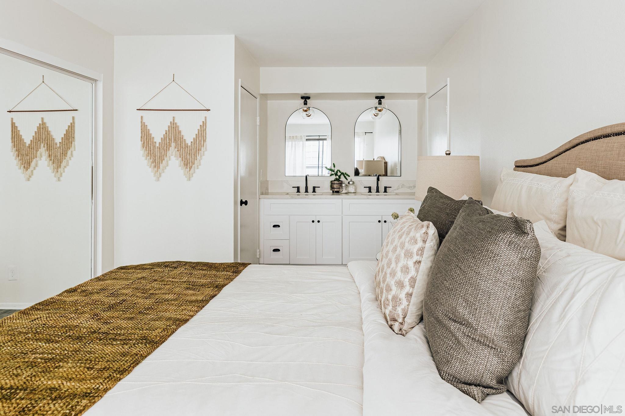 Detail Gallery Image 24 of 50 For 4652  Don Lorenzo Dr  a,  Los Angeles,  CA 90008 - 3 Beds | 3 Baths