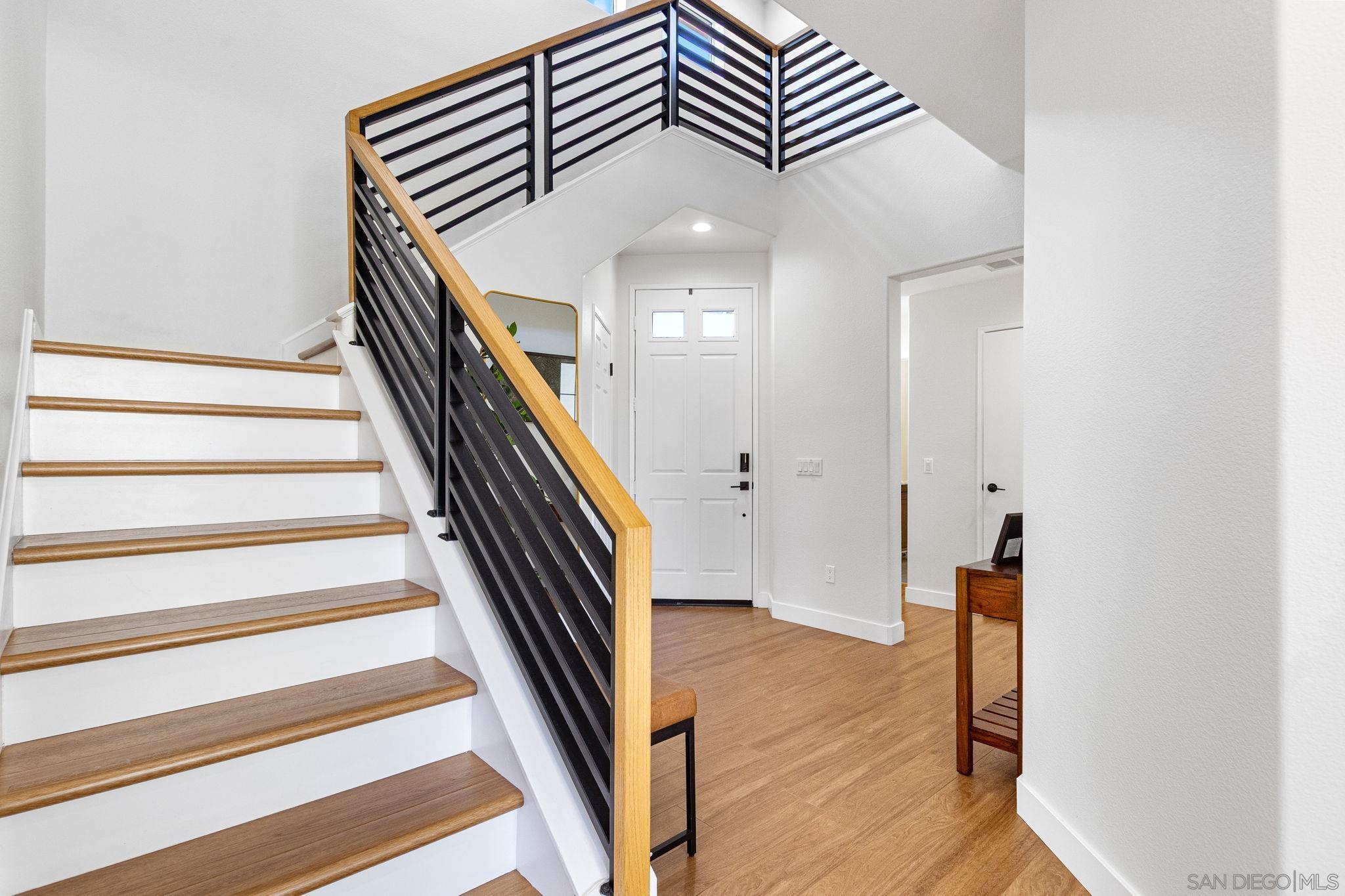 Detail Gallery Image 3 of 36 For 11799  Westview Pkwy, San Diego,  CA 92126 - 5 Beds | 3 Baths