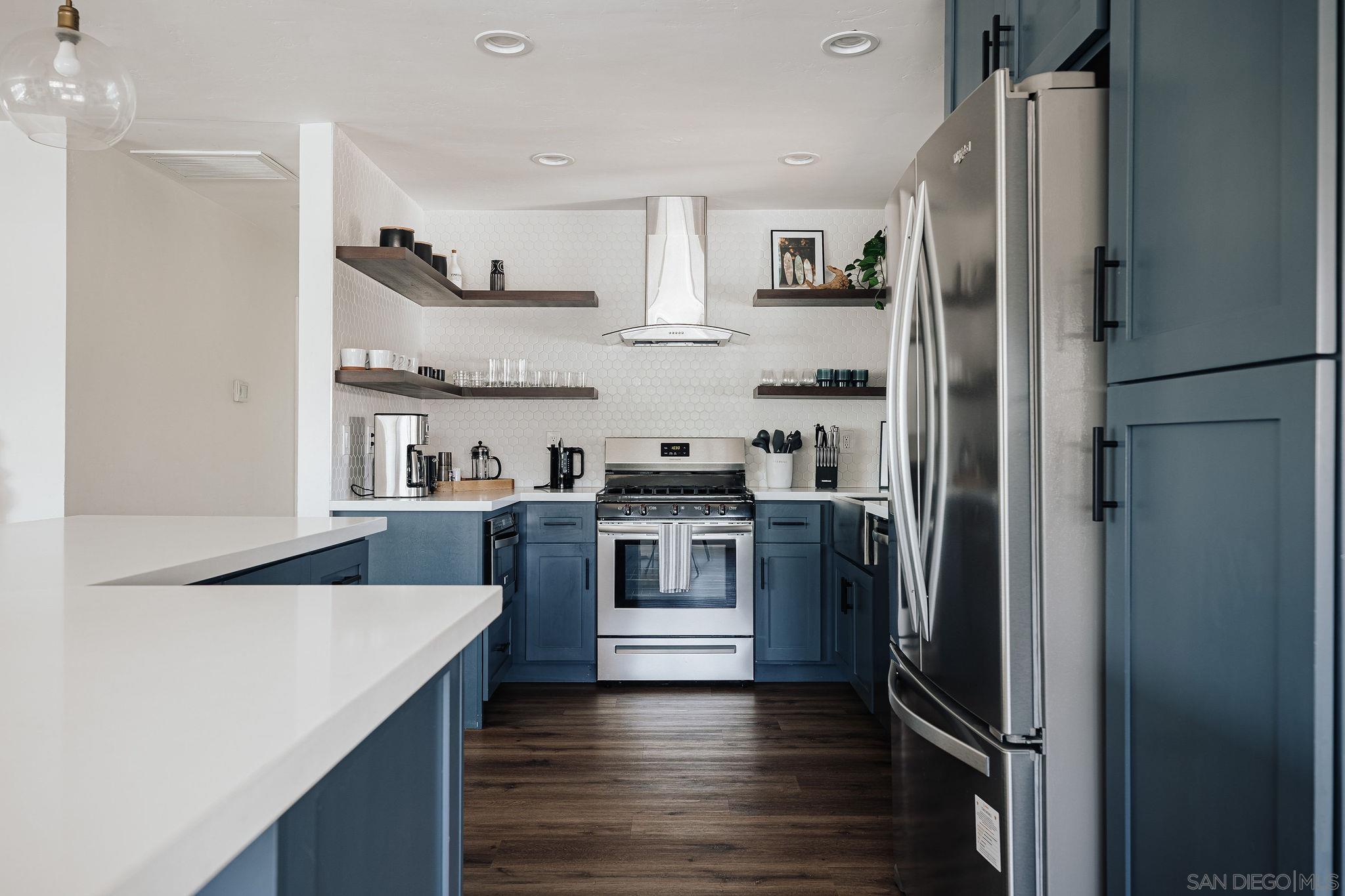 Detail Gallery Image 6 of 73 For 3805  Atascadero Dr, San Diego,  CA 92107 - 3 Beds | 2 Baths