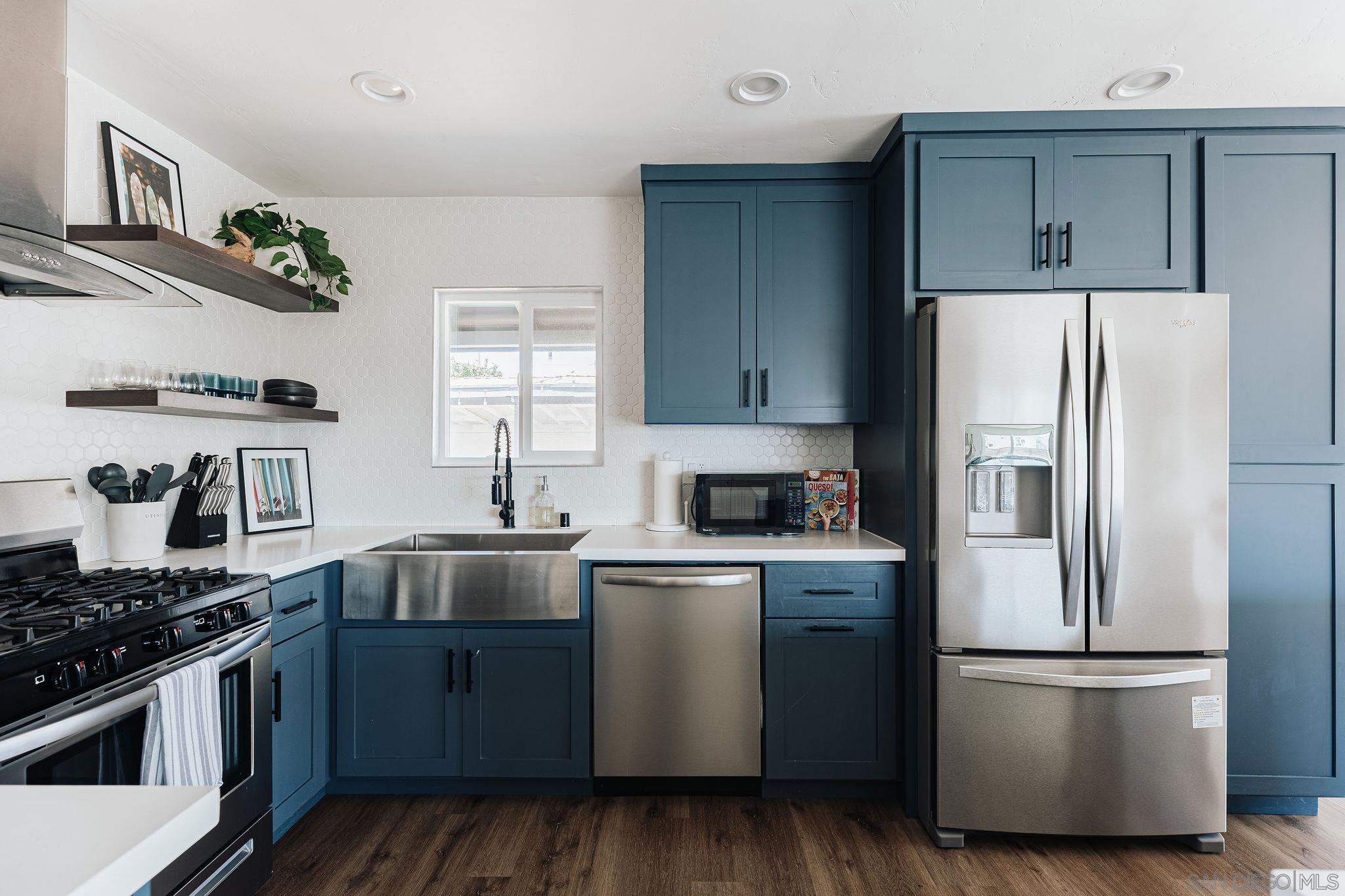 Detail Gallery Image 7 of 73 For 3805  Atascadero Dr, San Diego,  CA 92107 - 3 Beds | 2 Baths