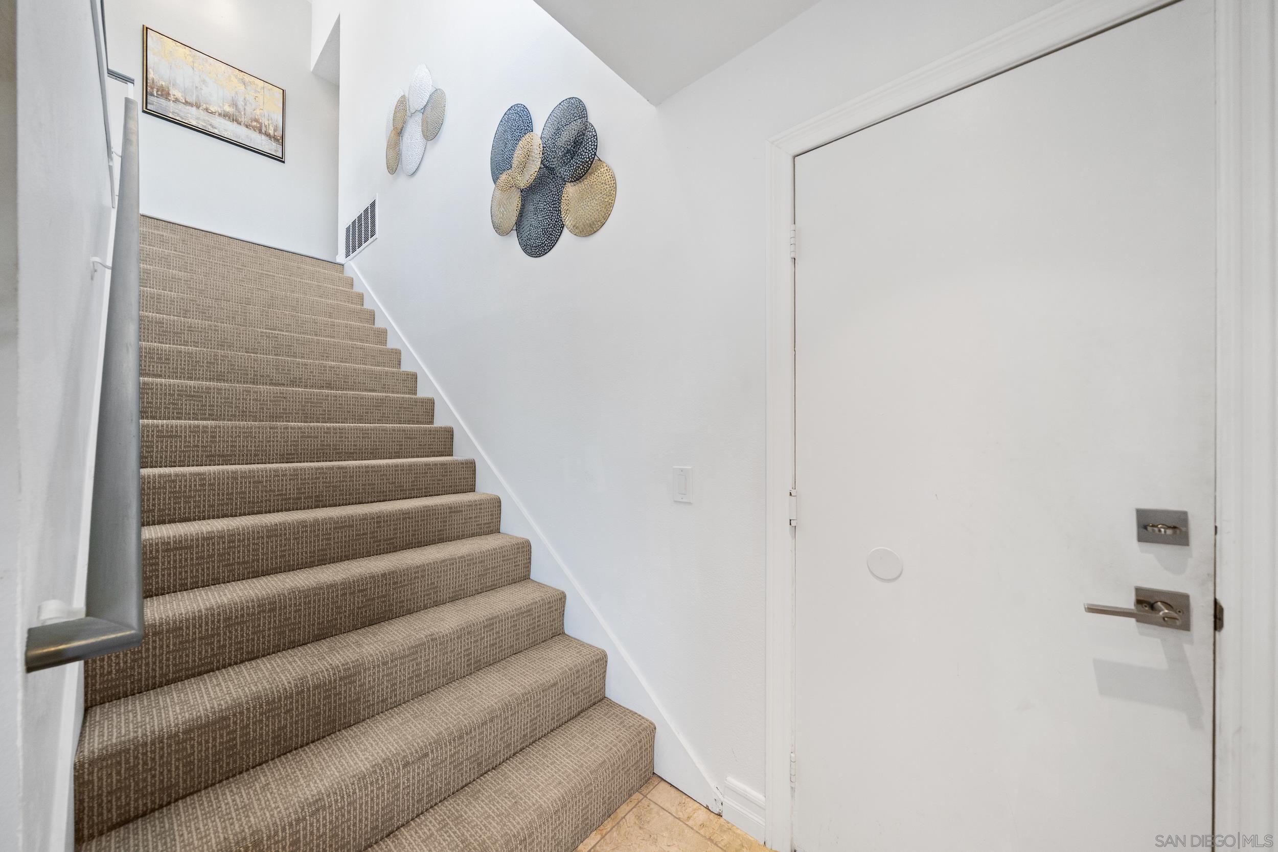 Detail Gallery Image 12 of 33 For 2041  Woodland Gln, Escondido,  CA 92027 - 3 Beds | 3 Baths