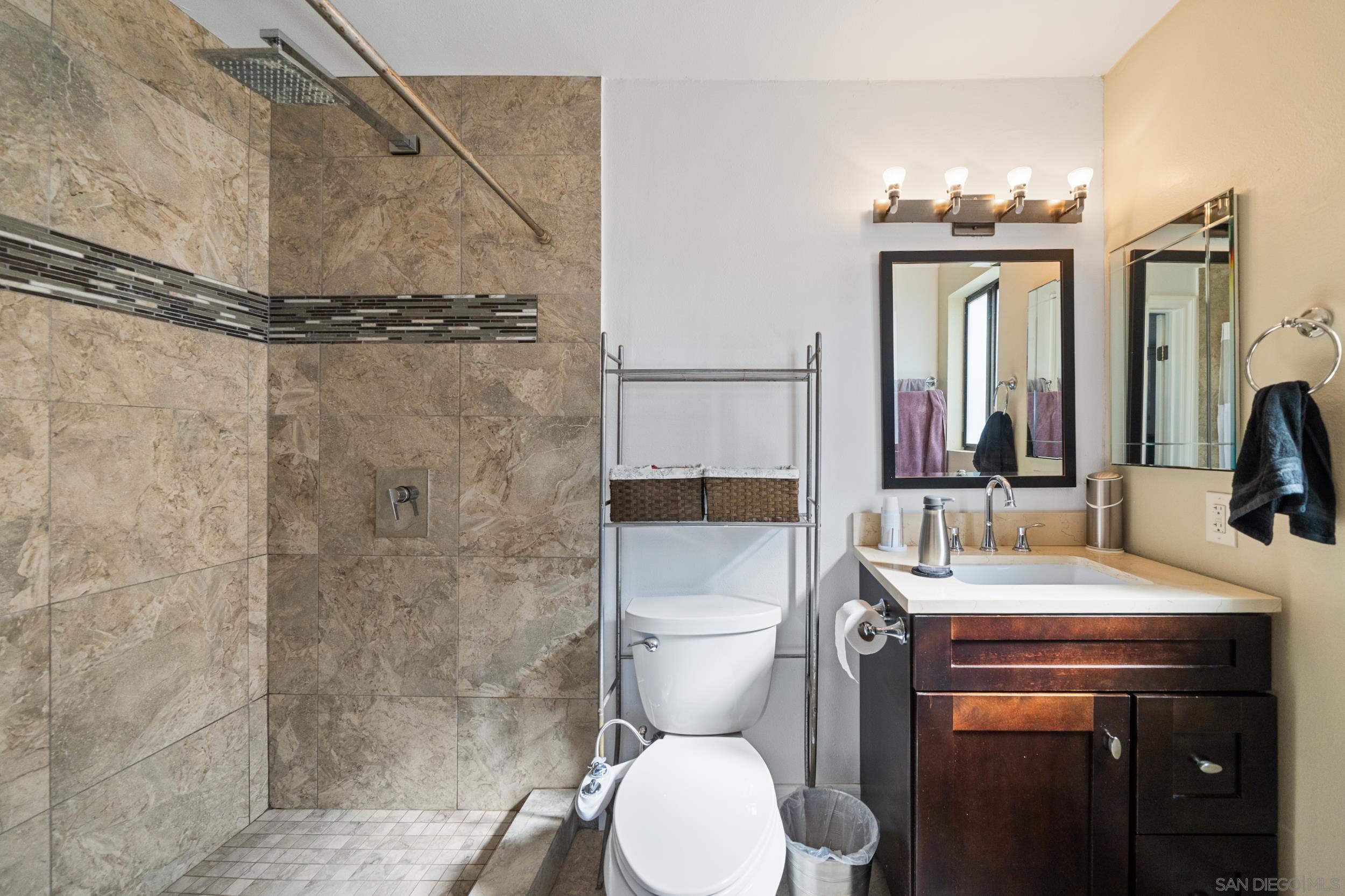 Detail Gallery Image 16 of 33 For 2041  Woodland Gln, Escondido,  CA 92027 - 3 Beds | 3 Baths