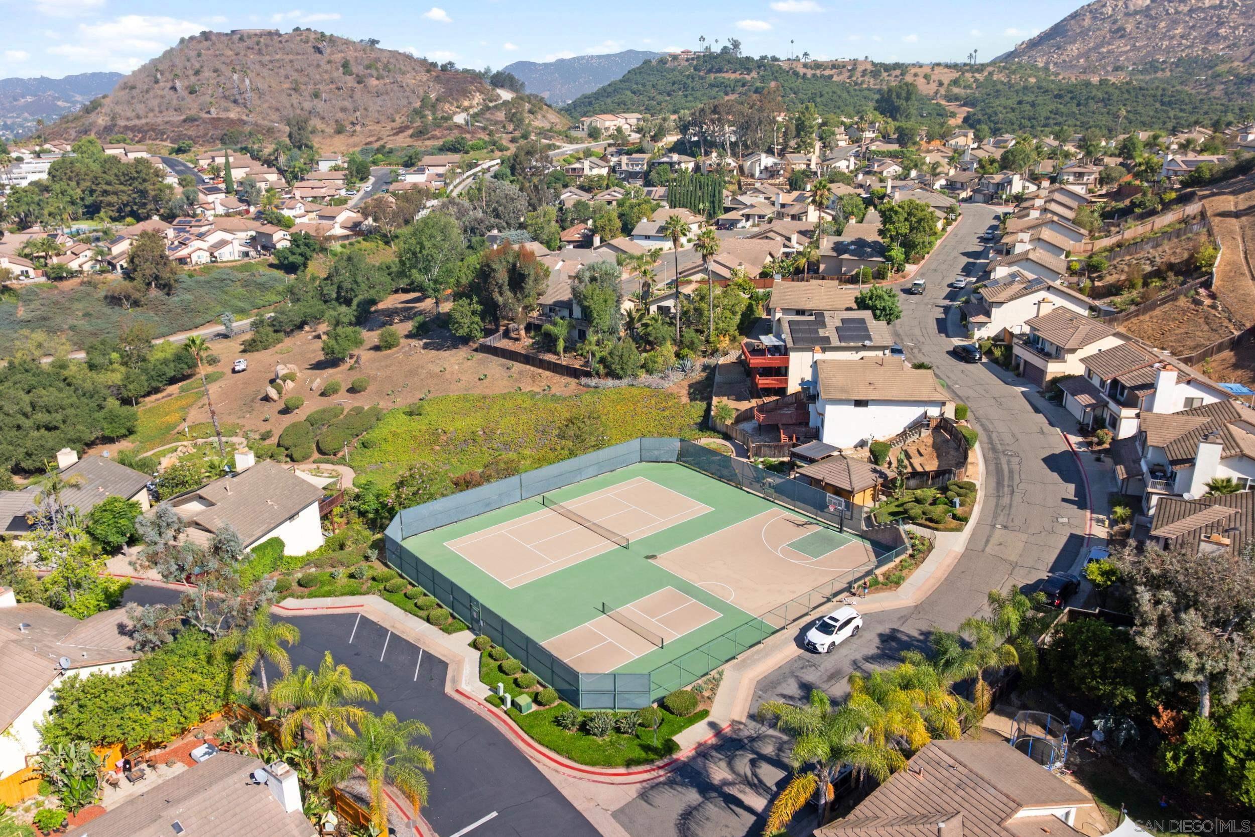 Detail Gallery Image 26 of 33 For 2041  Woodland Gln, Escondido,  CA 92027 - 3 Beds | 3 Baths