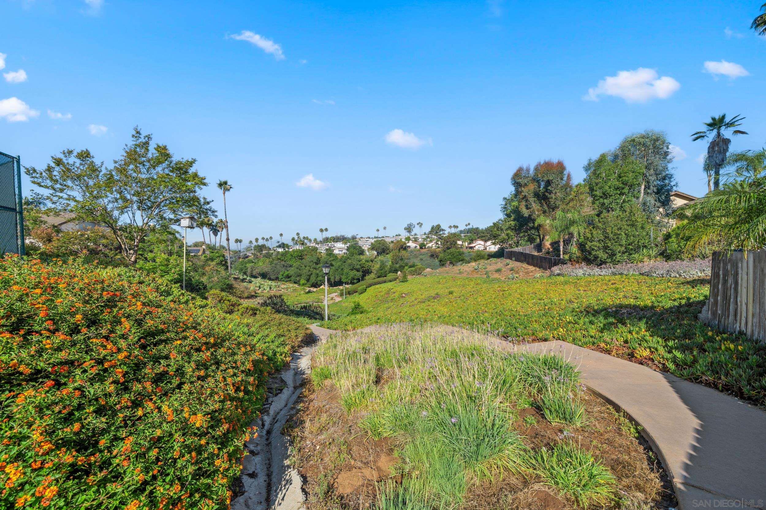 Detail Gallery Image 30 of 33 For 2041  Woodland Gln, Escondido,  CA 92027 - 3 Beds | 3 Baths