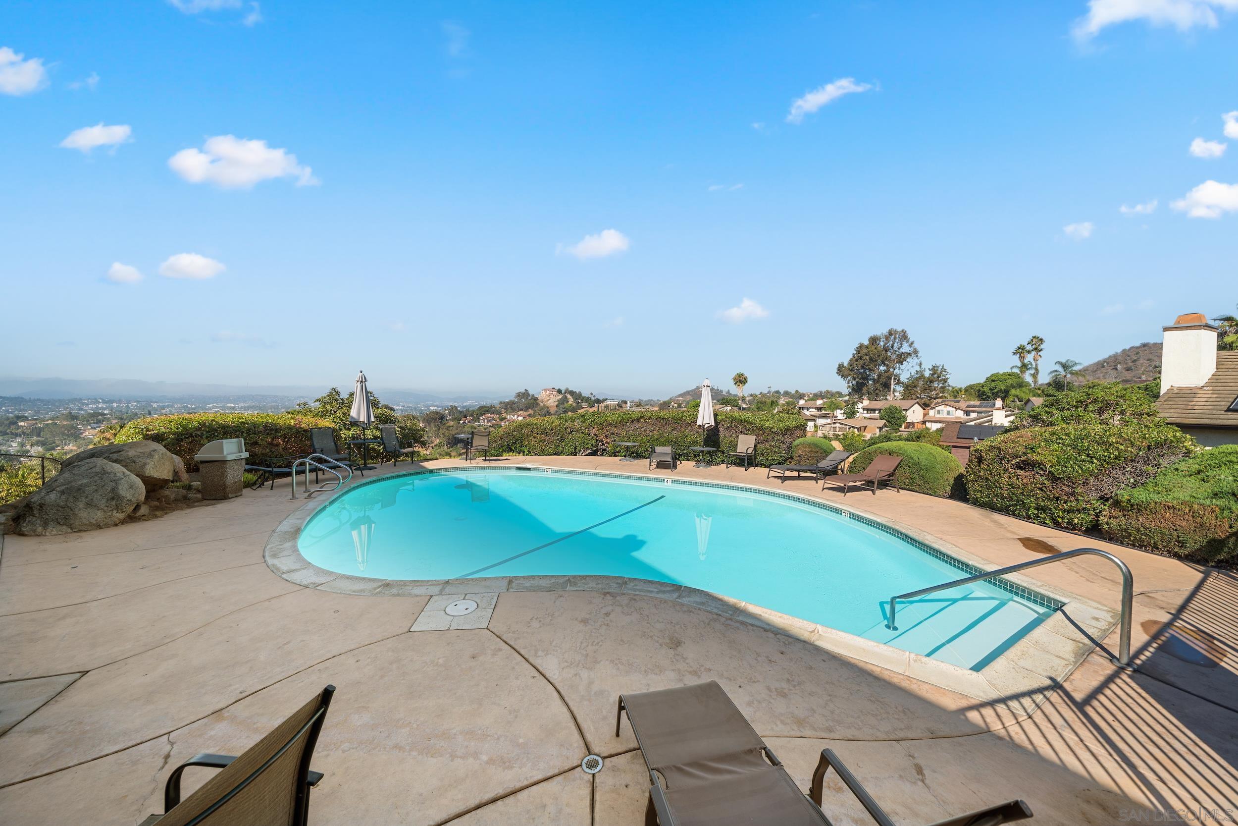 Detail Gallery Image 31 of 33 For 2041  Woodland Gln, Escondido,  CA 92027 - 3 Beds | 3 Baths