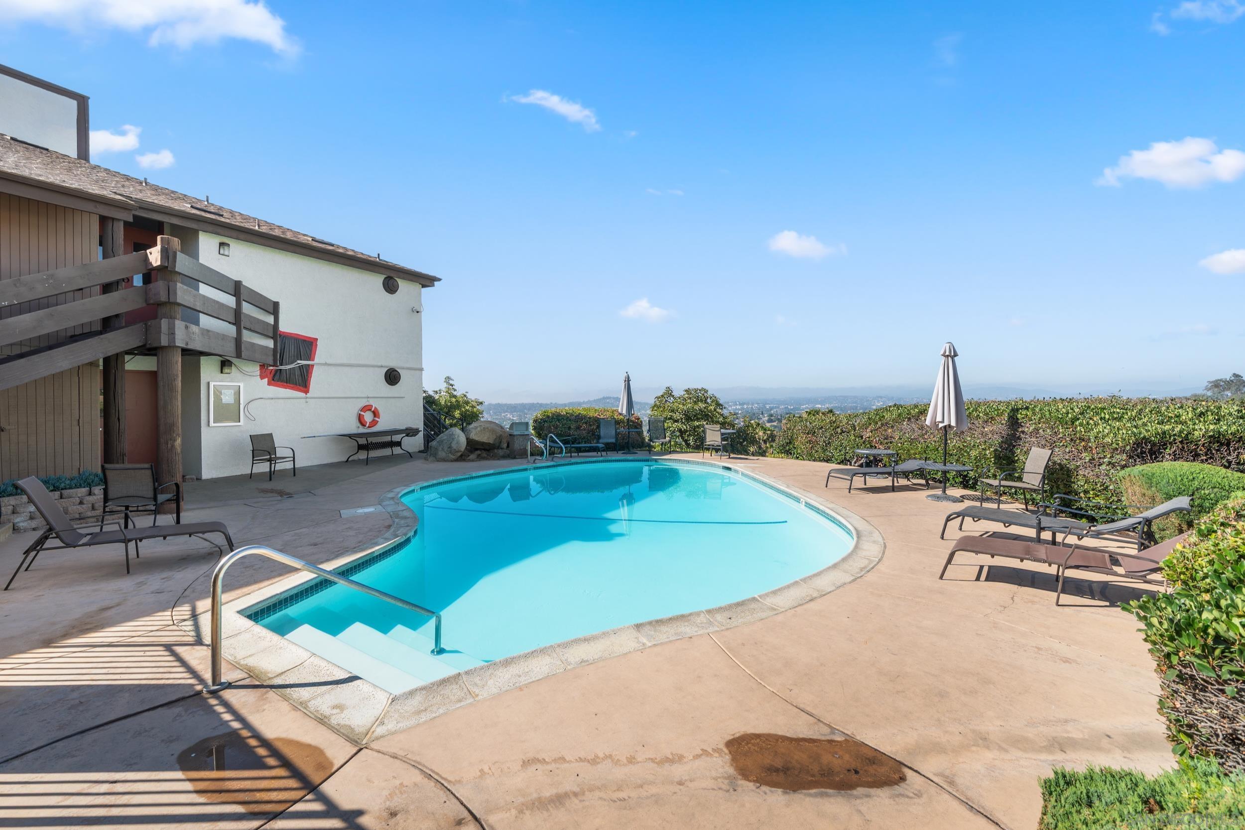 Detail Gallery Image 32 of 33 For 2041  Woodland Gln, Escondido,  CA 92027 - 3 Beds | 3 Baths