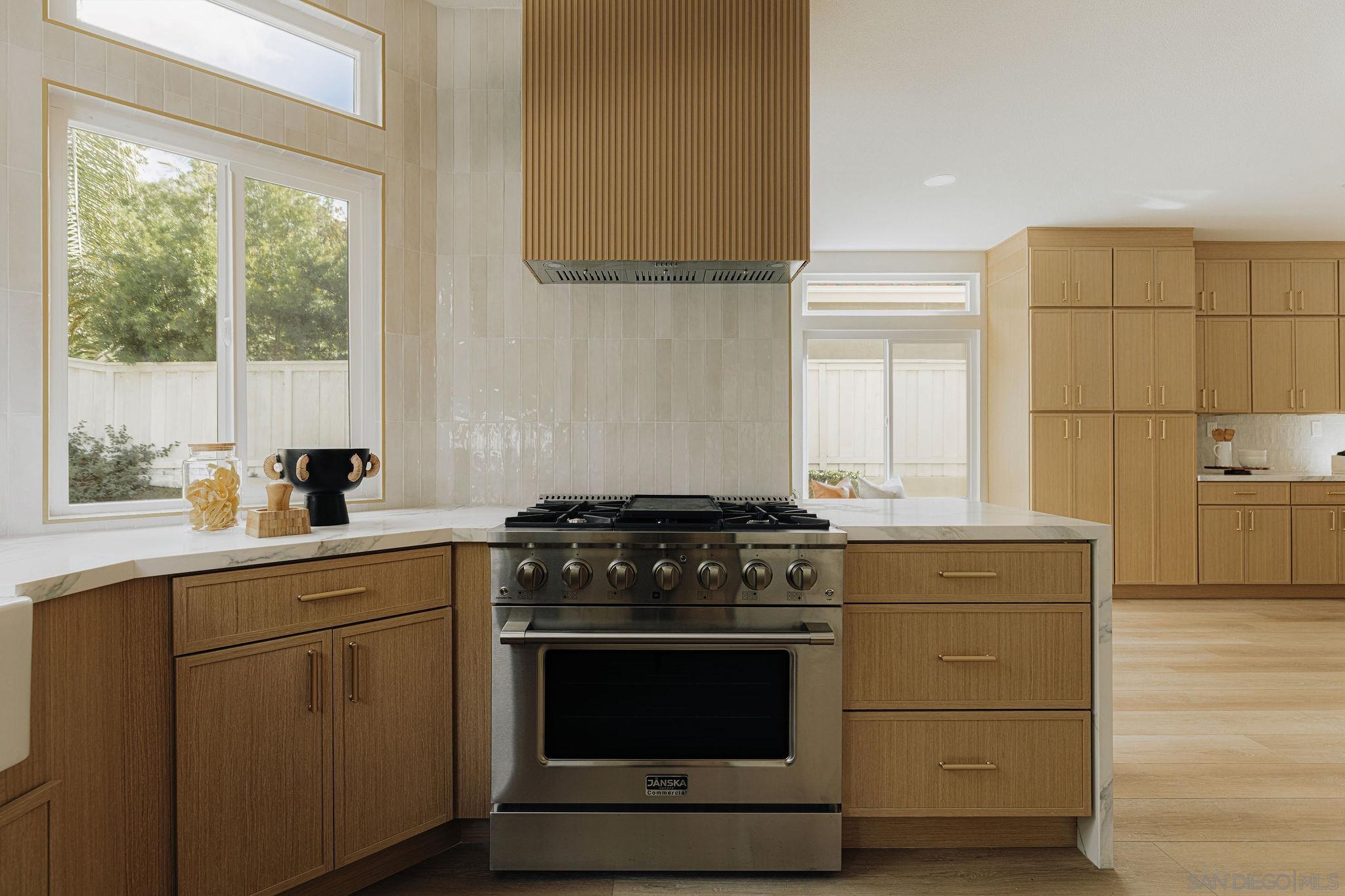 Detail Gallery Image 12 of 75 For 4436  Heritage Glen, San Diego,  CA 92130 - 5 Beds | 3/1 Baths