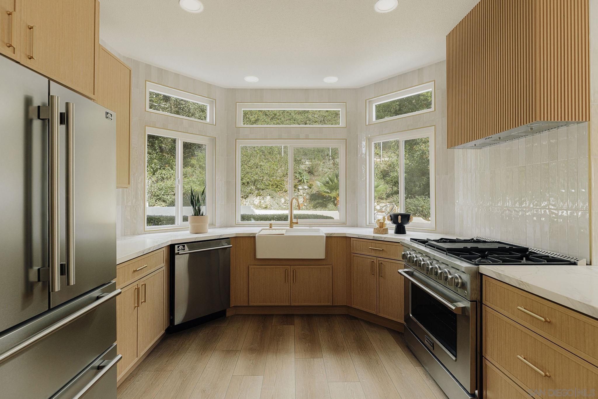 Detail Gallery Image 9 of 75 For 4436  Heritage Glen, San Diego,  CA 92130 - 5 Beds | 3/1 Baths