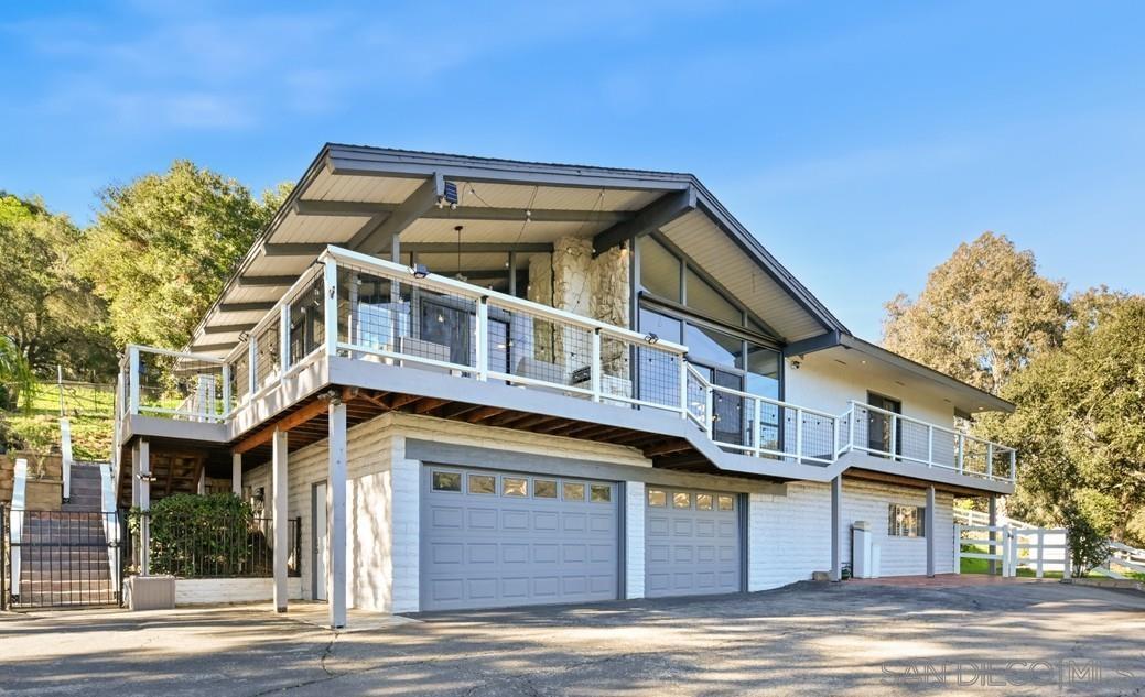 Detail Gallery Image 2 of 34 For 26138  Jesmond Dene Rd, Escondido,  CA 92026 - 3 Beds | 2/1 Baths