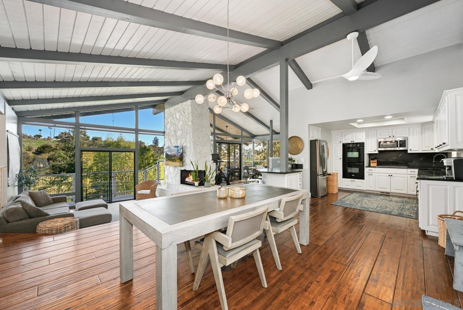 Detail Gallery Image 8 of 34 For 26138  Jesmond Dene Rd, Escondido,  CA 92026 - 3 Beds | 2/1 Baths