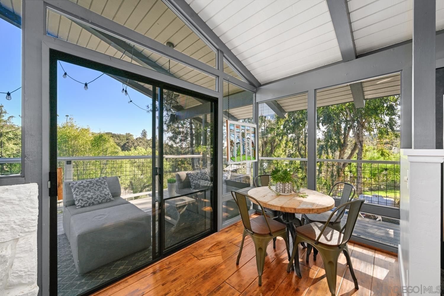 Detail Gallery Image 9 of 34 For 26138  Jesmond Dene Rd, Escondido,  CA 92026 - 3 Beds | 2/1 Baths