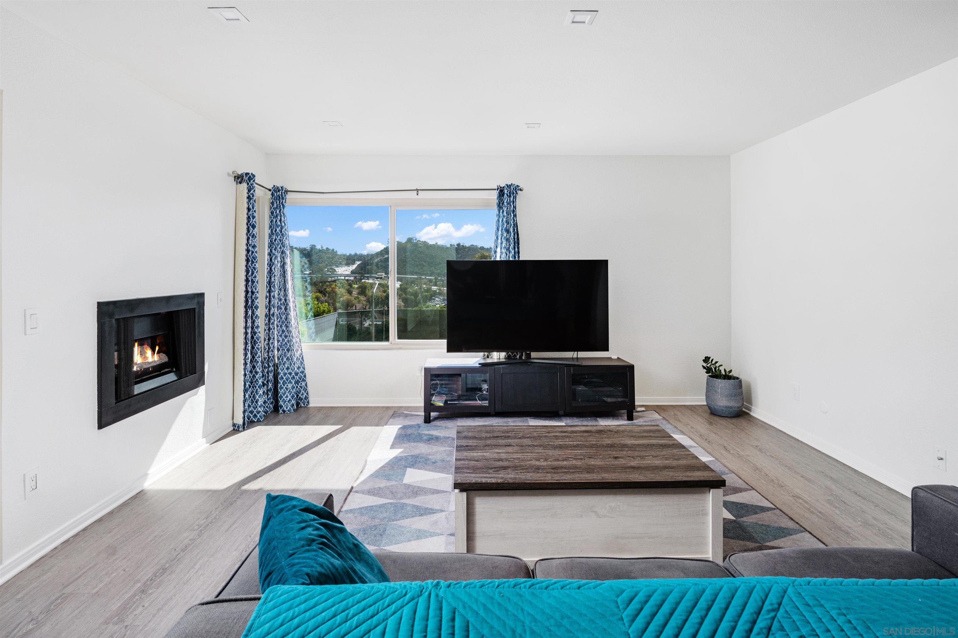 Detail Gallery Image 3 of 52 For 10425  Caminito Cuervo  #217,  San Diego,  CA 92108 - 2 Beds | 2 Baths