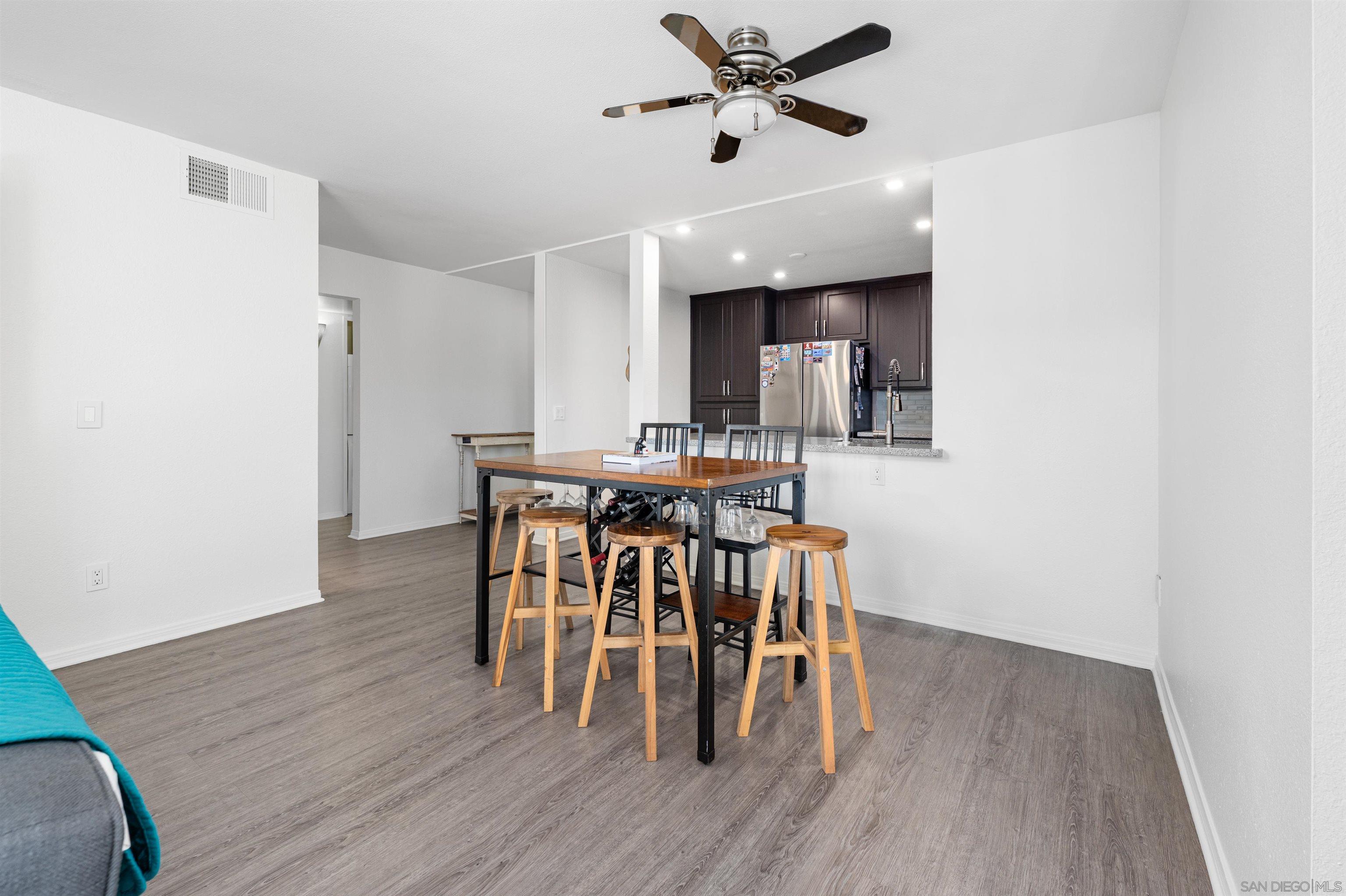 Detail Gallery Image 10 of 52 For 10425  Caminito Cuervo  #217,  San Diego,  CA 92108 - 2 Beds | 2 Baths