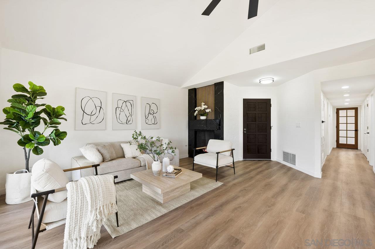 Detail Gallery Image 2 of 36 For 17676  Corte Sobrado, San Diego,  CA 92128 - 2 Beds | 2 Baths