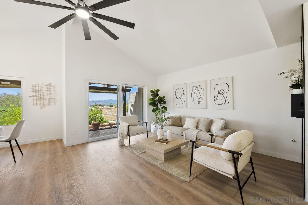 Detail Gallery Image 4 of 36 For 17676  Corte Sobrado, San Diego,  CA 92128 - 2 Beds | 2 Baths