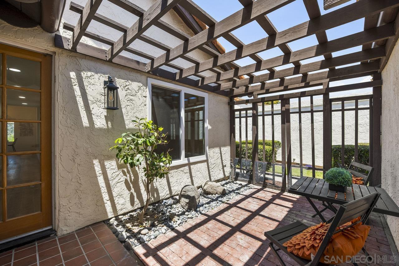 Detail Gallery Image 35 of 36 For 17676  Corte Sobrado, San Diego,  CA 92128 - 2 Beds | 2 Baths