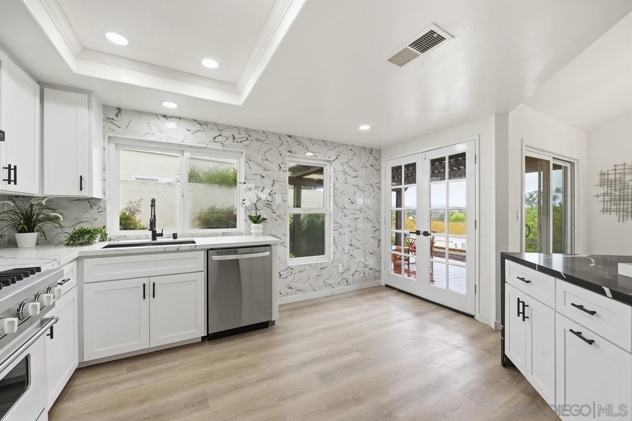 Detail Gallery Image 8 of 36 For 17676  Corte Sobrado, San Diego,  CA 92128 - 2 Beds | 2 Baths