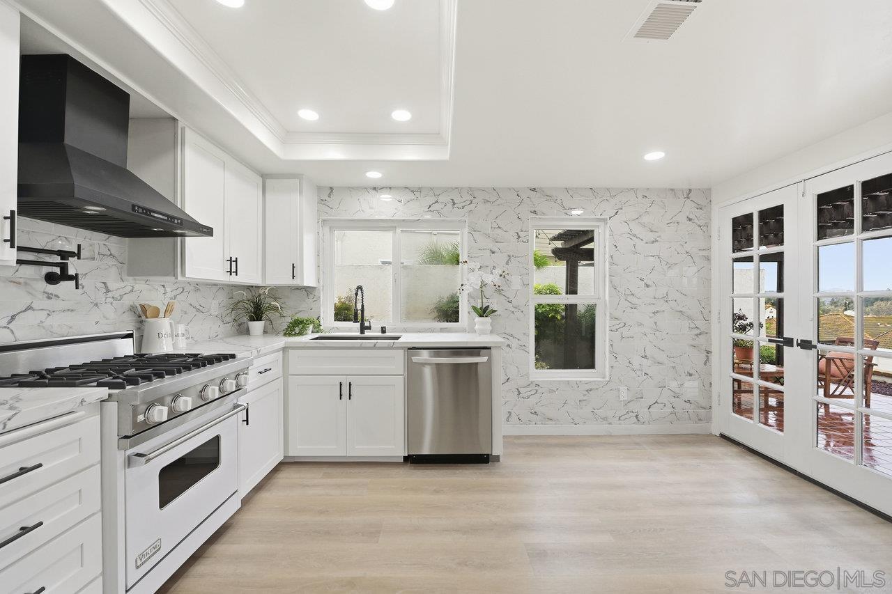 Detail Gallery Image 9 of 36 For 17676  Corte Sobrado, San Diego,  CA 92128 - 2 Beds | 2 Baths