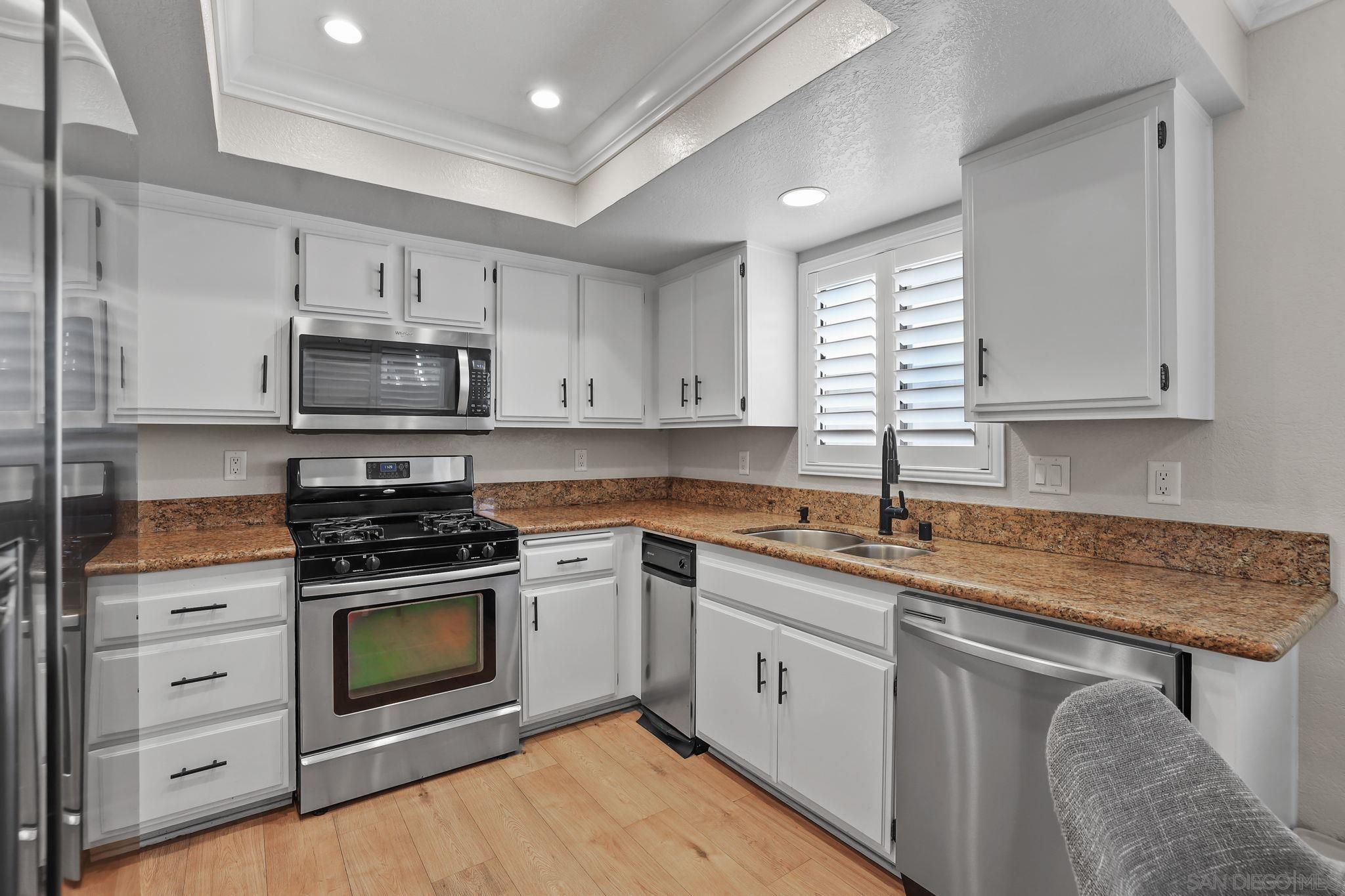 Detail Gallery Image 11 of 31 For 14927  Condon Ave  #9,  Lawndale,  CA 90260 - 3 Beds | 2/1 Baths