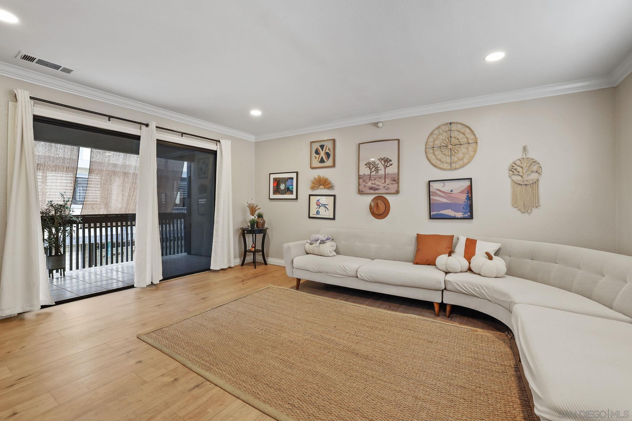 Detail Gallery Image 3 of 31 For 14927  Condon Ave  #9,  Lawndale,  CA 90260 - 3 Beds | 2/1 Baths