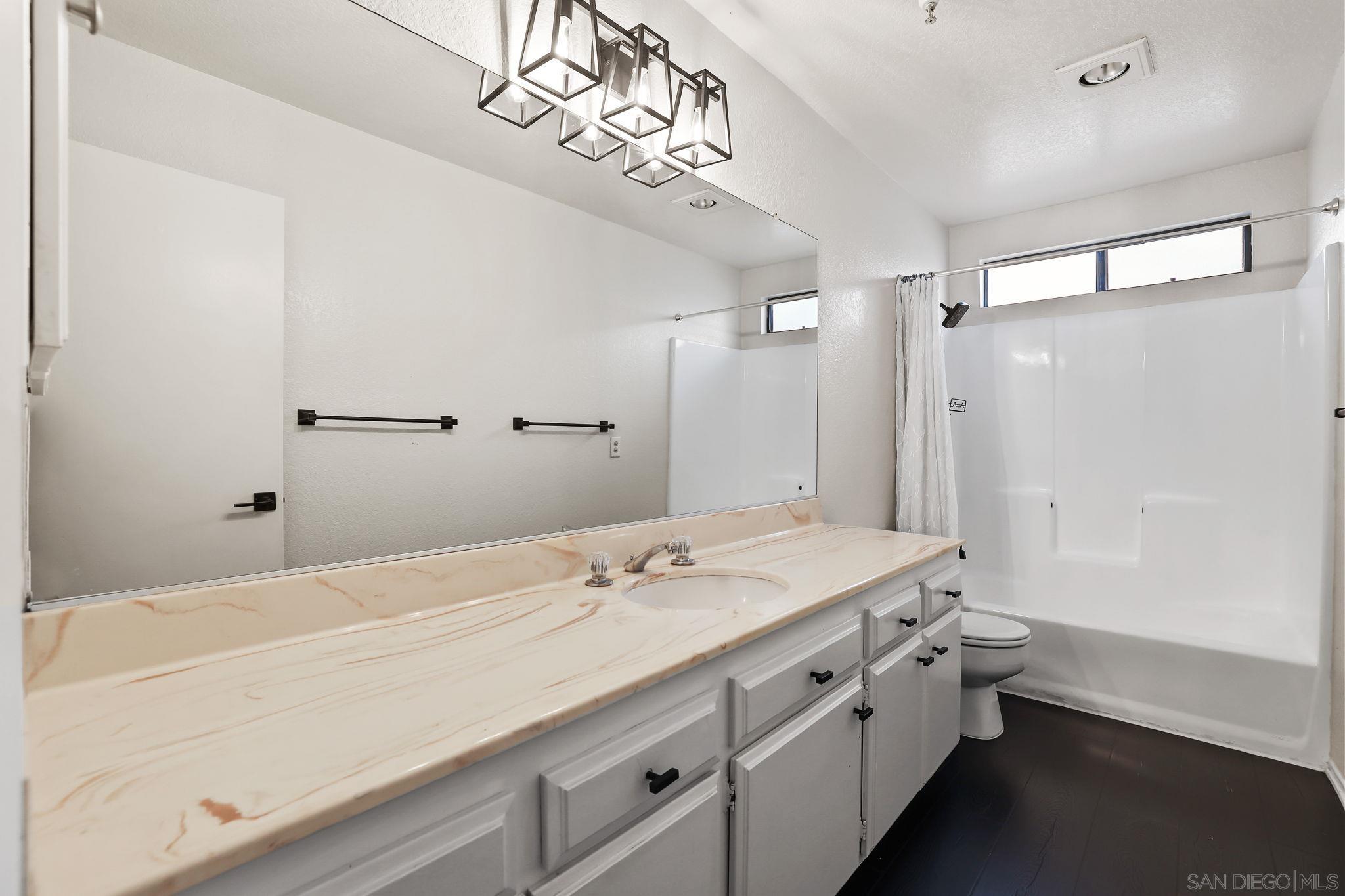 Detail Gallery Image 21 of 31 For 14927  Condon Ave  #9,  Lawndale,  CA 90260 - 3 Beds | 2/1 Baths