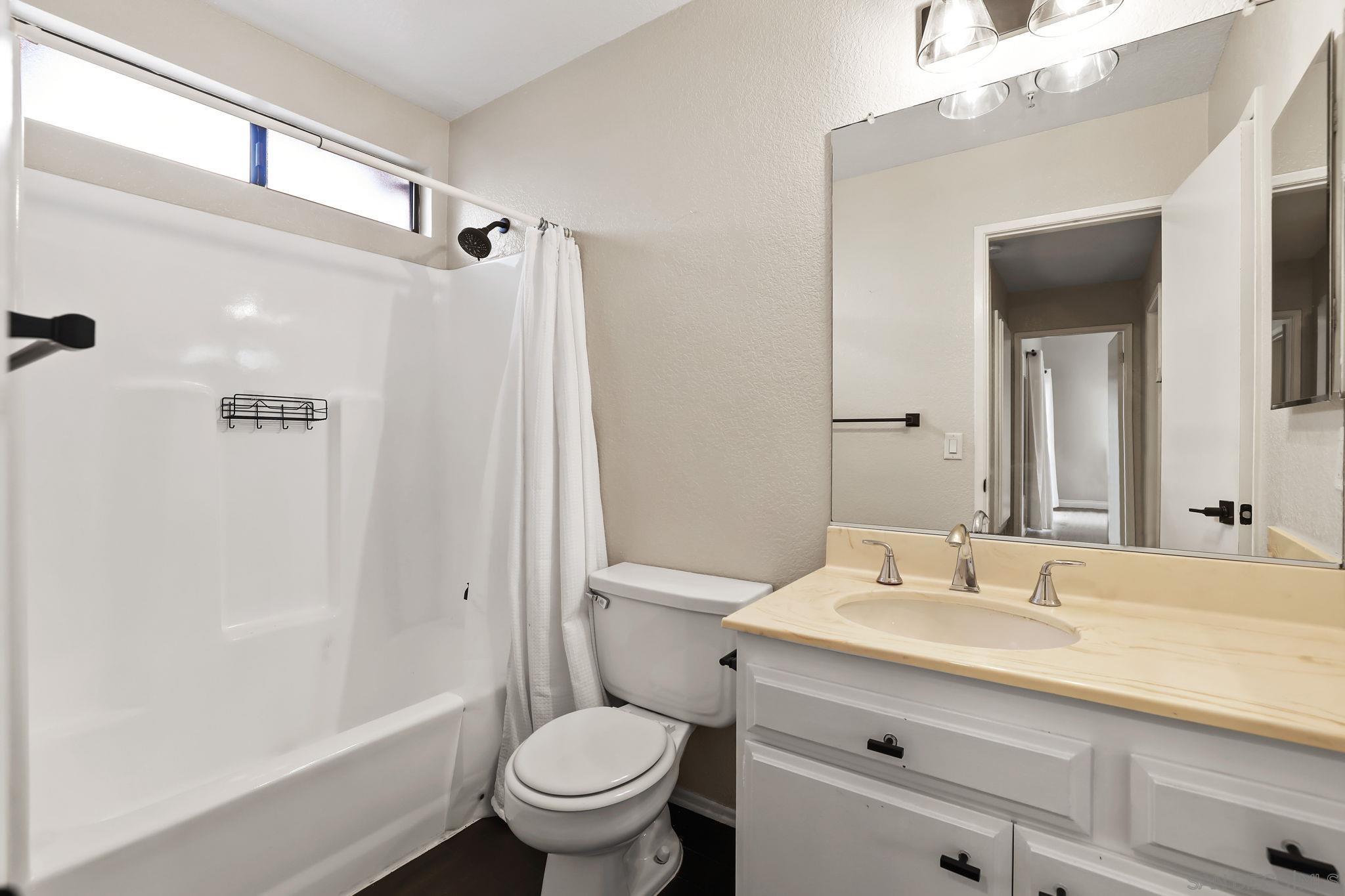 Detail Gallery Image 24 of 31 For 14927  Condon Ave  #9,  Lawndale,  CA 90260 - 3 Beds | 2/1 Baths