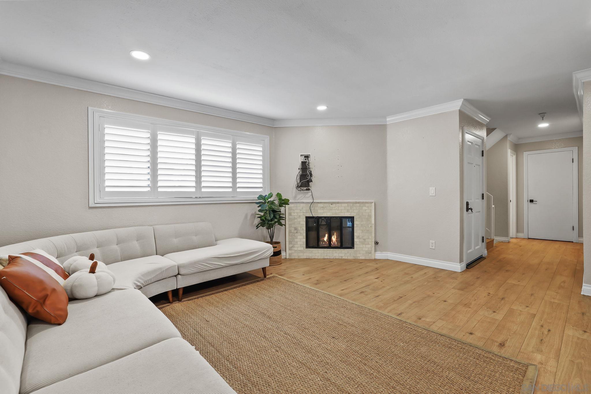 Detail Gallery Image 4 of 31 For 14927  Condon Ave  #9,  Lawndale,  CA 90260 - 3 Beds | 2/1 Baths