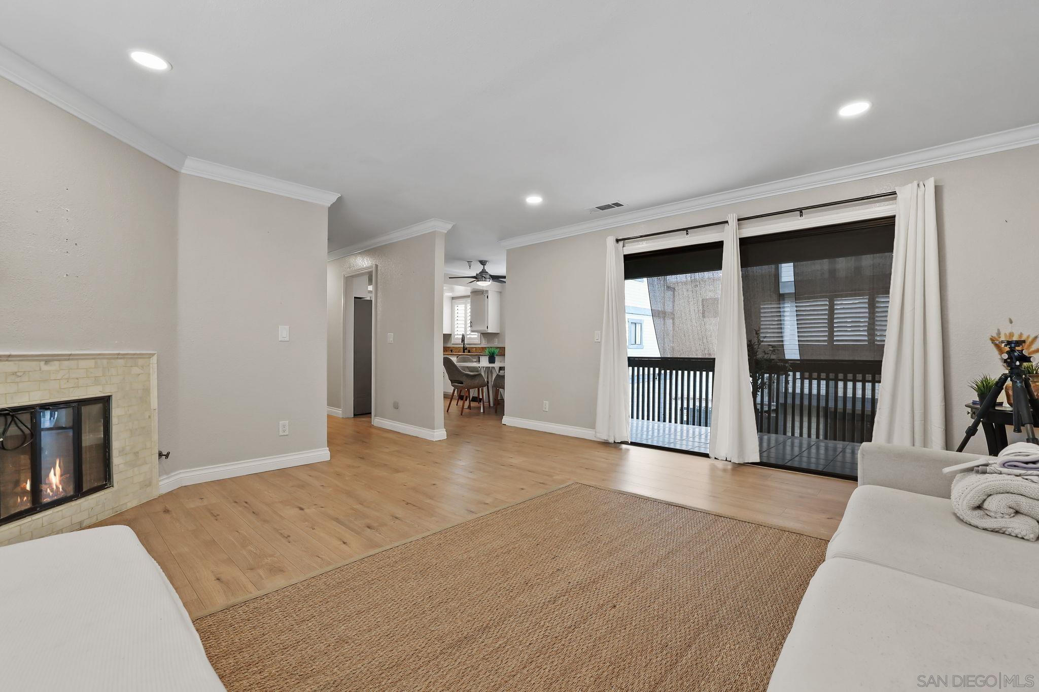 Detail Gallery Image 5 of 31 For 14927  Condon Ave  #9,  Lawndale,  CA 90260 - 3 Beds | 2/1 Baths