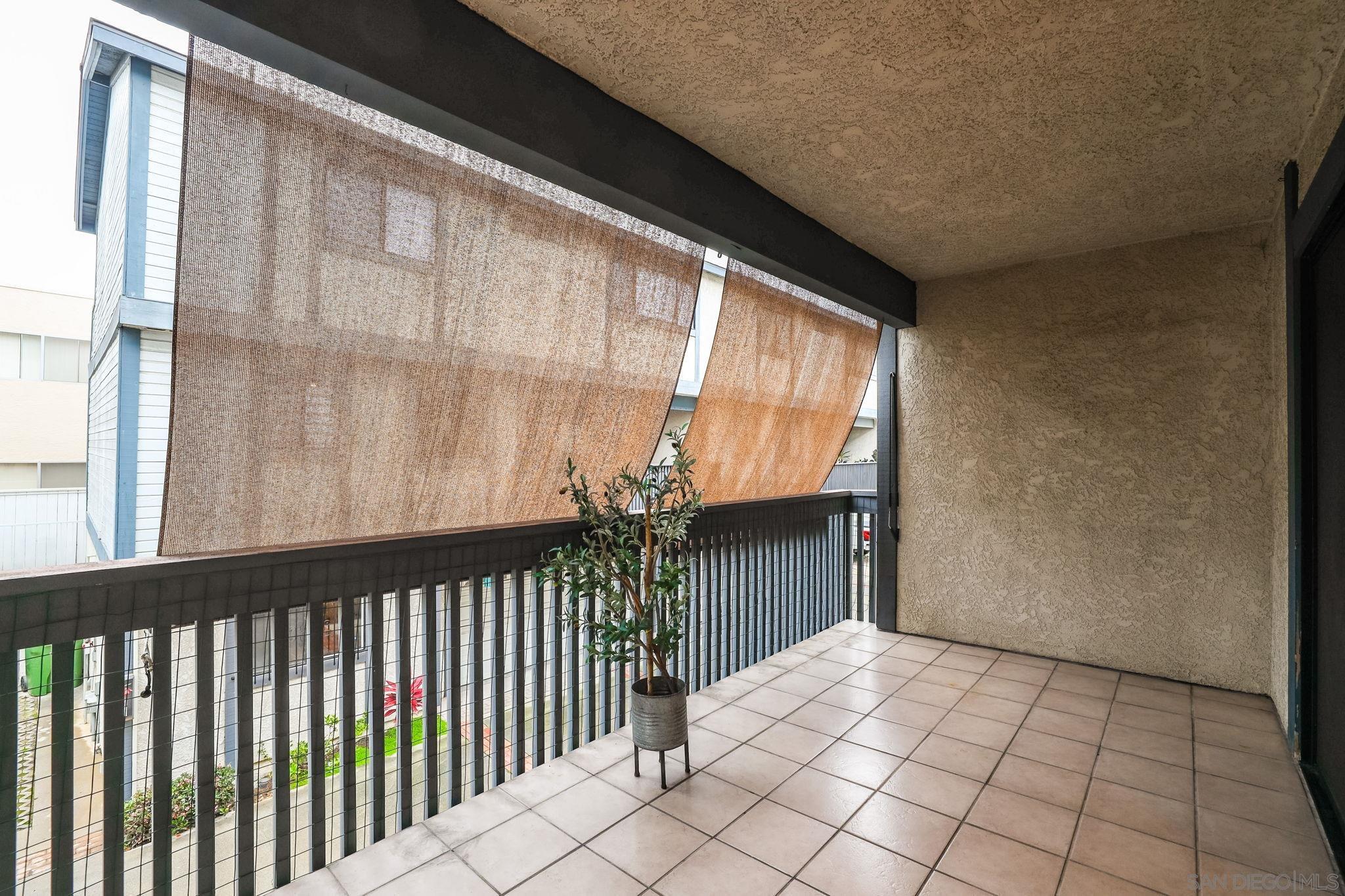 Detail Gallery Image 7 of 31 For 14927  Condon Ave  #9,  Lawndale,  CA 90260 - 3 Beds | 2/1 Baths