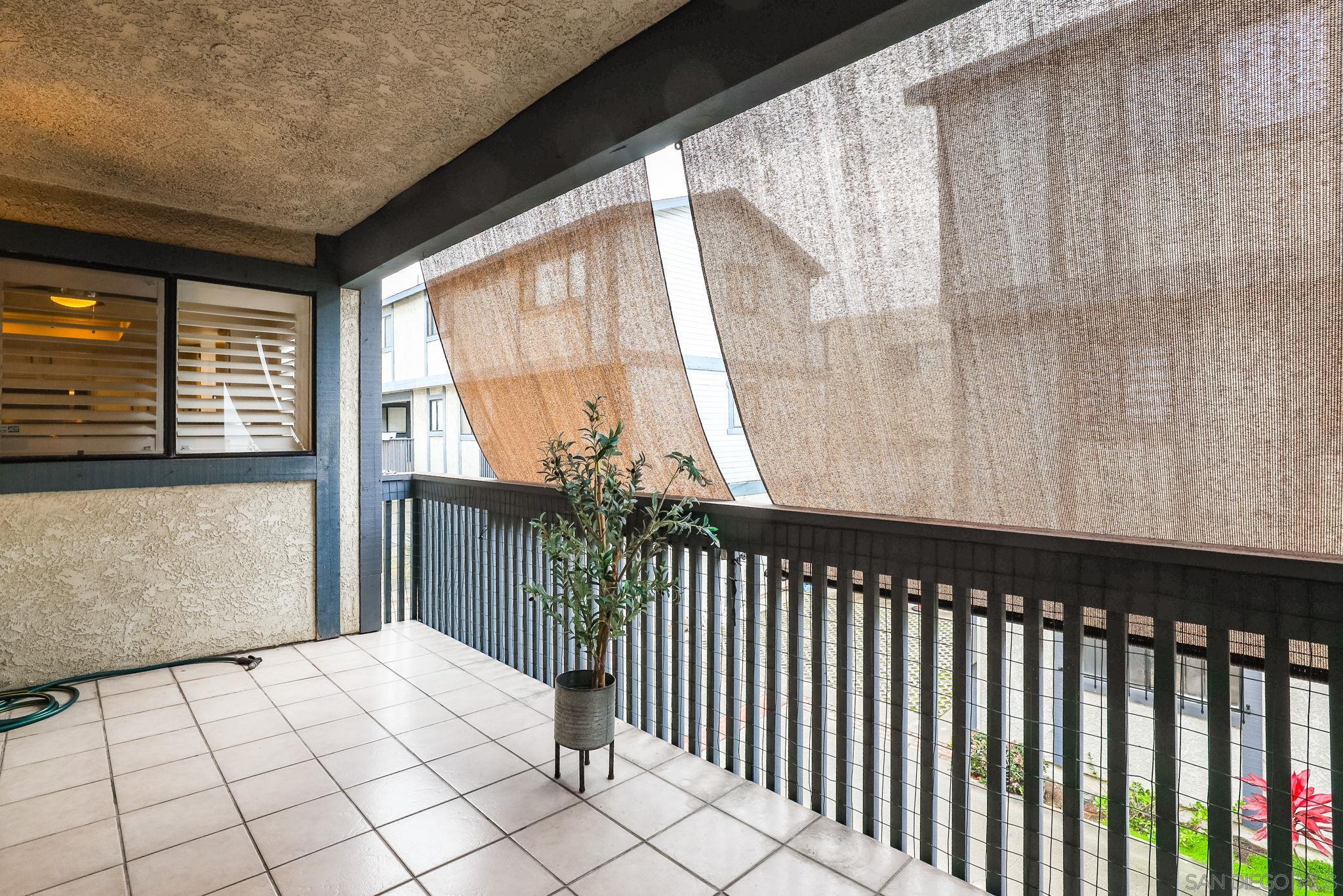 Detail Gallery Image 8 of 31 For 14927  Condon Ave  #9,  Lawndale,  CA 90260 - 3 Beds | 2/1 Baths