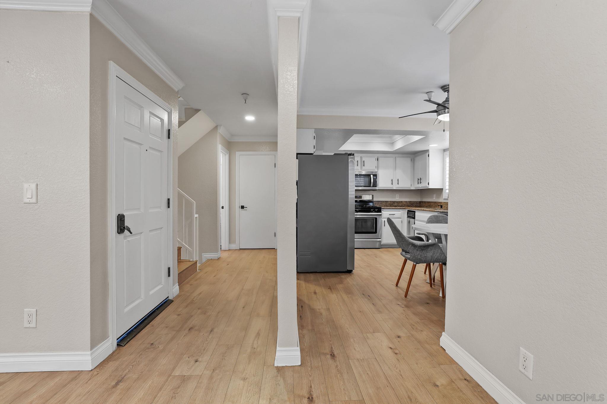 Detail Gallery Image 9 of 31 For 14927  Condon Ave  #9,  Lawndale,  CA 90260 - 3 Beds | 2/1 Baths