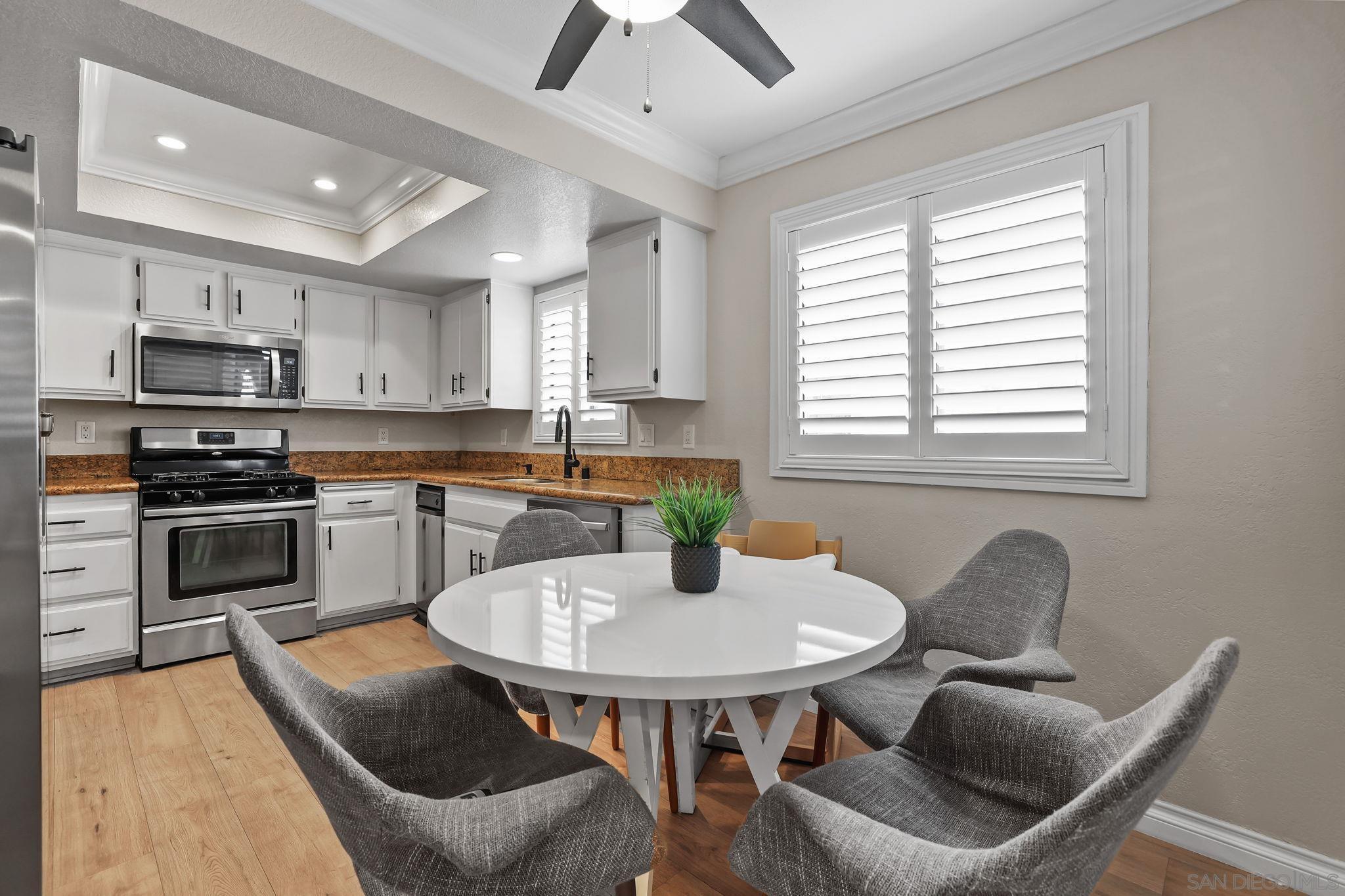 Detail Gallery Image 10 of 31 For 14927  Condon Ave  #9,  Lawndale,  CA 90260 - 3 Beds | 2/1 Baths