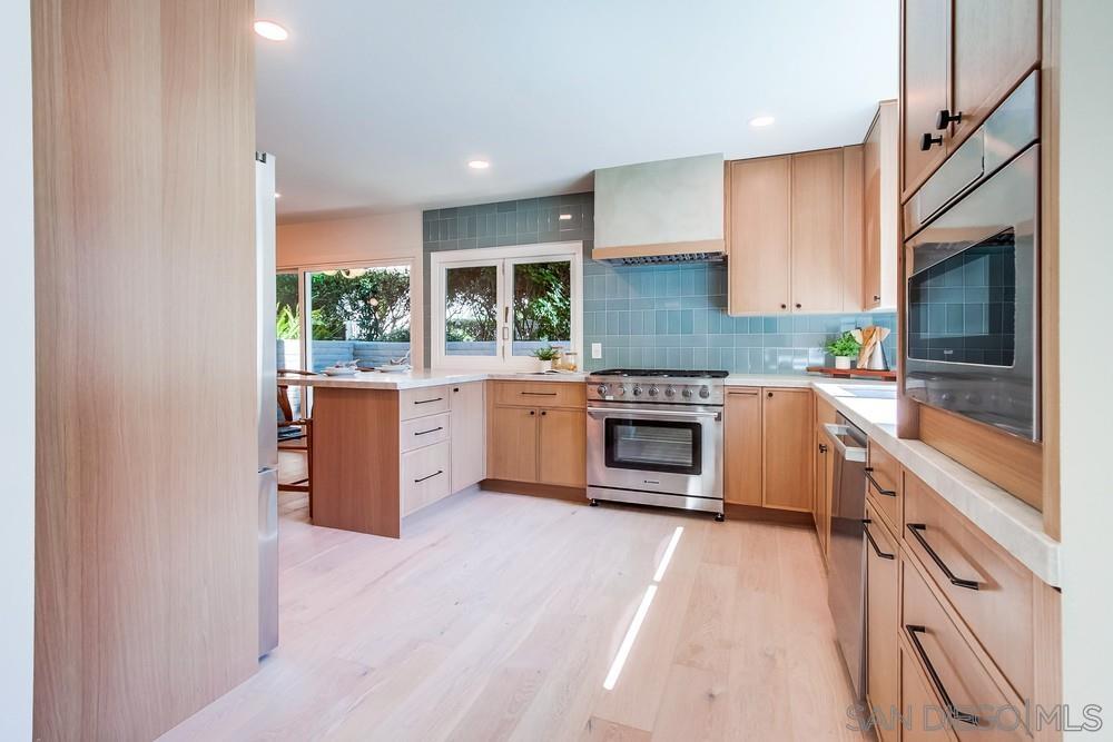 Detail Gallery Image 5 of 58 For 2223  Caminito Preciosa Sur, La Jolla,  CA 92037 - 5 Beds | 2/1 Baths