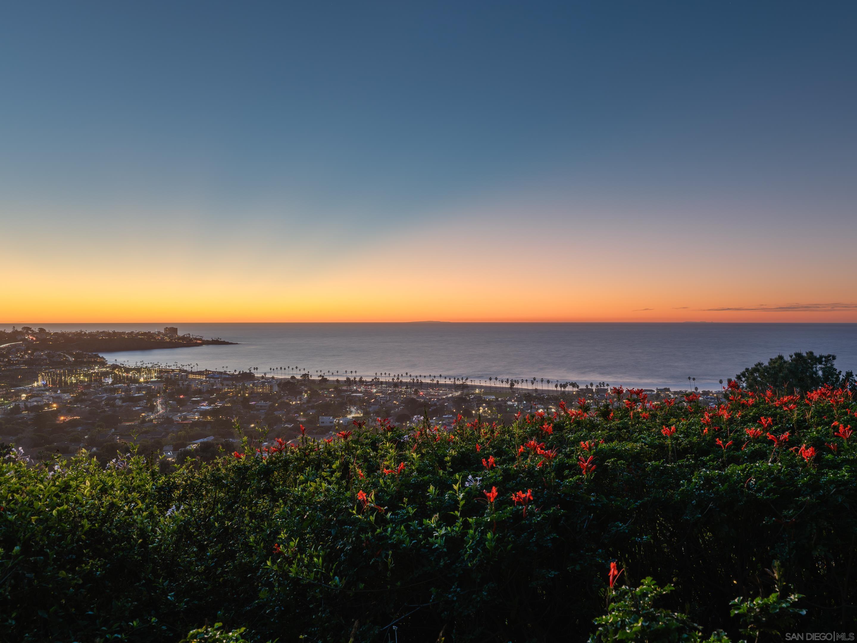 Detail Gallery Image 11 of 16 For 8330  Prestwick Dr., La Jolla,  CA 92037 - 3 Beds | 2/1 Baths