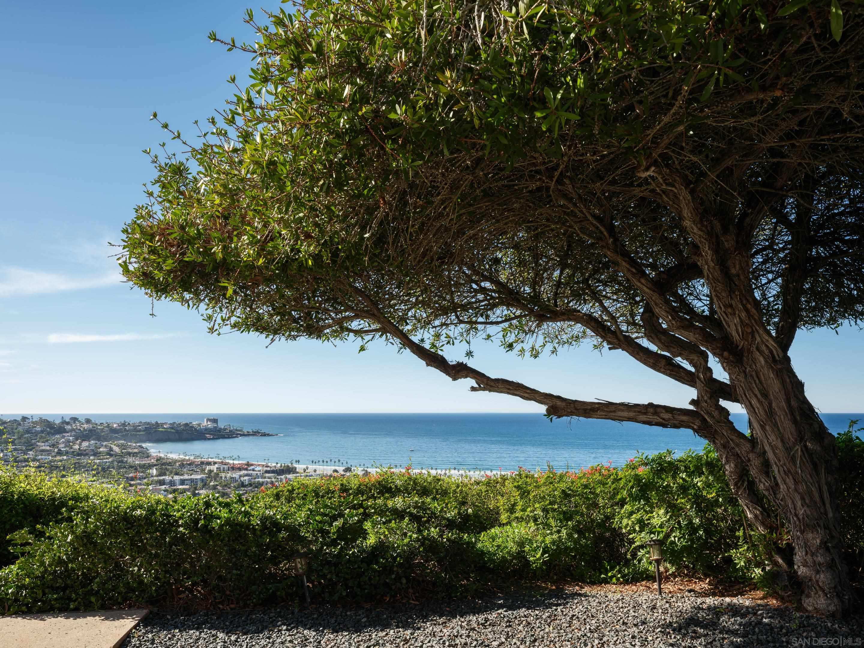 Detail Gallery Image 9 of 16 For 8330  Prestwick Dr., La Jolla,  CA 92037 - 3 Beds | 2/1 Baths