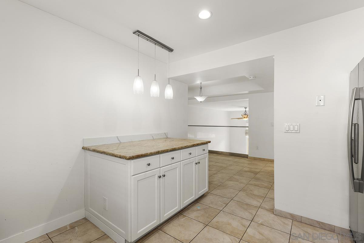 Detail Gallery Image 9 of 31 For 4028  Mahaila Ave  C, San Diego,  CA 92122 - 4 Beds | 2/1 Baths