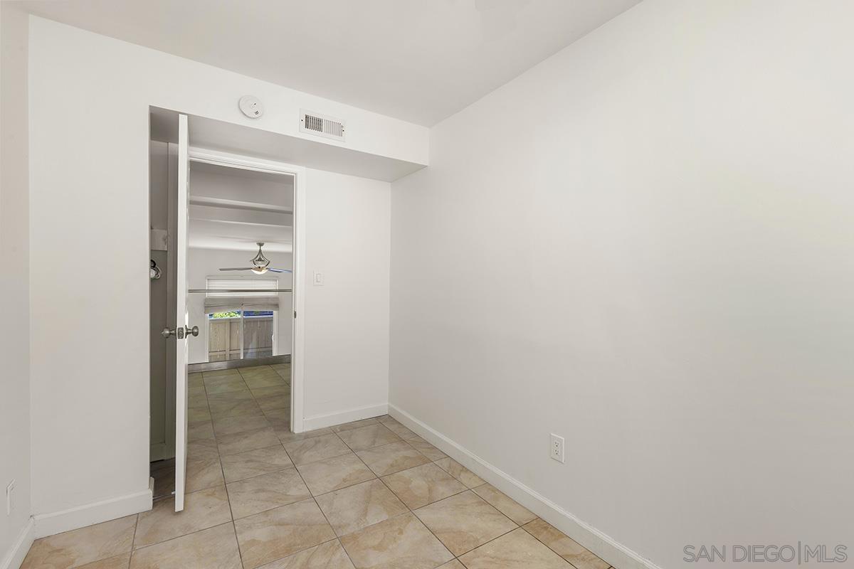 Detail Gallery Image 12 of 31 For 4028  Mahaila Ave  C, San Diego,  CA 92122 - 4 Beds | 2/1 Baths