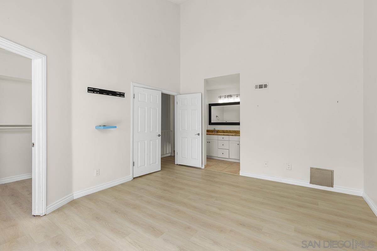 Detail Gallery Image 17 of 31 For 4028  Mahaila Ave  C, San Diego,  CA 92122 - 4 Beds | 2/1 Baths