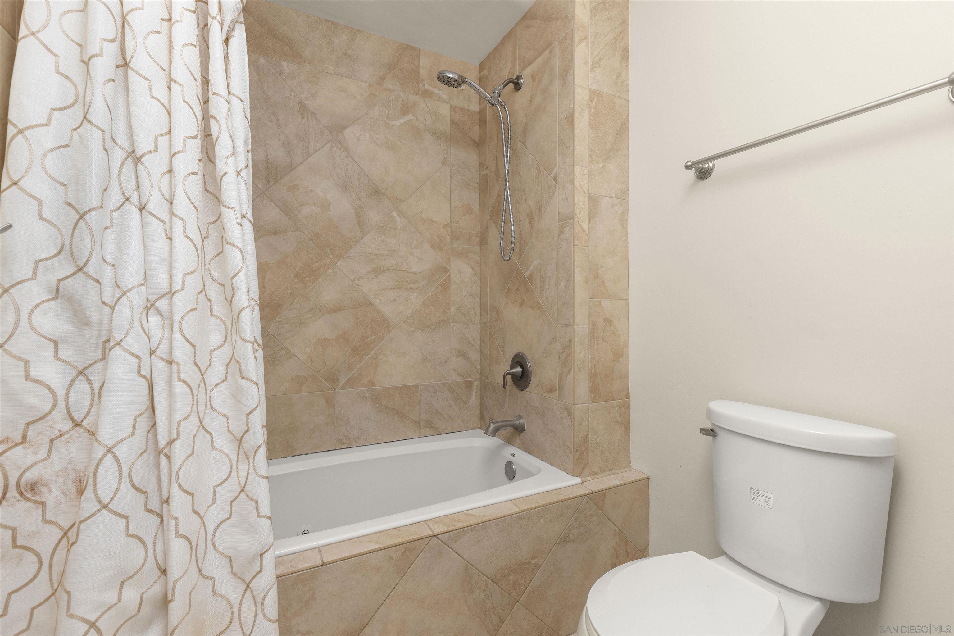 Detail Gallery Image 25 of 31 For 4028  Mahaila Ave  C, San Diego,  CA 92122 - 4 Beds | 2/1 Baths