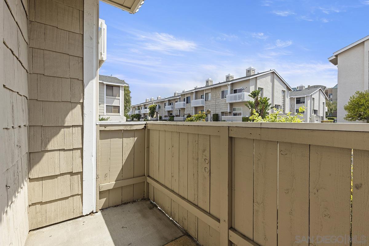 Detail Gallery Image 5 of 31 For 4028  Mahaila Ave  C, San Diego,  CA 92122 - 4 Beds | 2/1 Baths