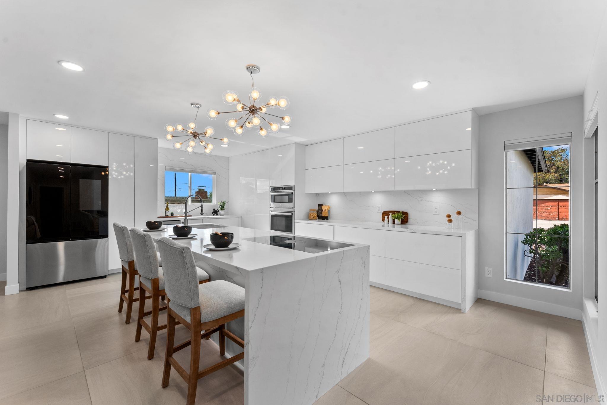 Detail Gallery Image 4 of 33 For 6725  Boulder Lake Ave, San Diego,  CA 92119 - 3 Beds | 2 Baths